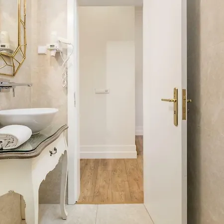 Gold 37399al And Silver 37404al Apartament *